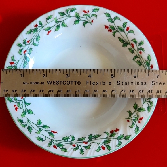 Totally Today Holly Leaf Bowl 7" Christmas Holiday - Picture 5 of 5